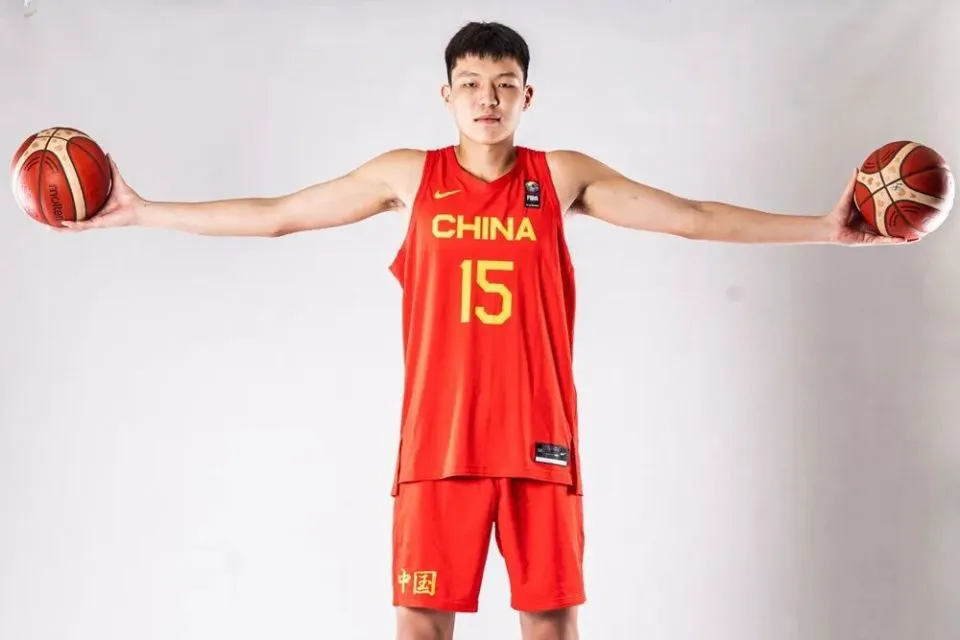 刻苦训练篮球时如何避免受伤的建议_0